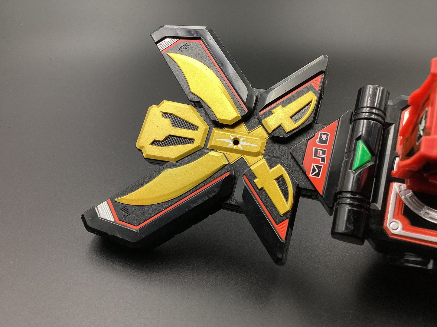 SKU DX01 , Random 1 Key , Average condition | Gokaiger DX Silver ver. 36 sounds , Random 3 Keys | Authentics