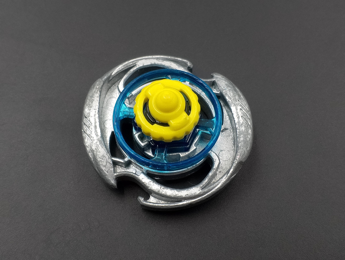 SKU BBM F11 | Beyblade metal fight Takara , Pisces DF145 Yellow