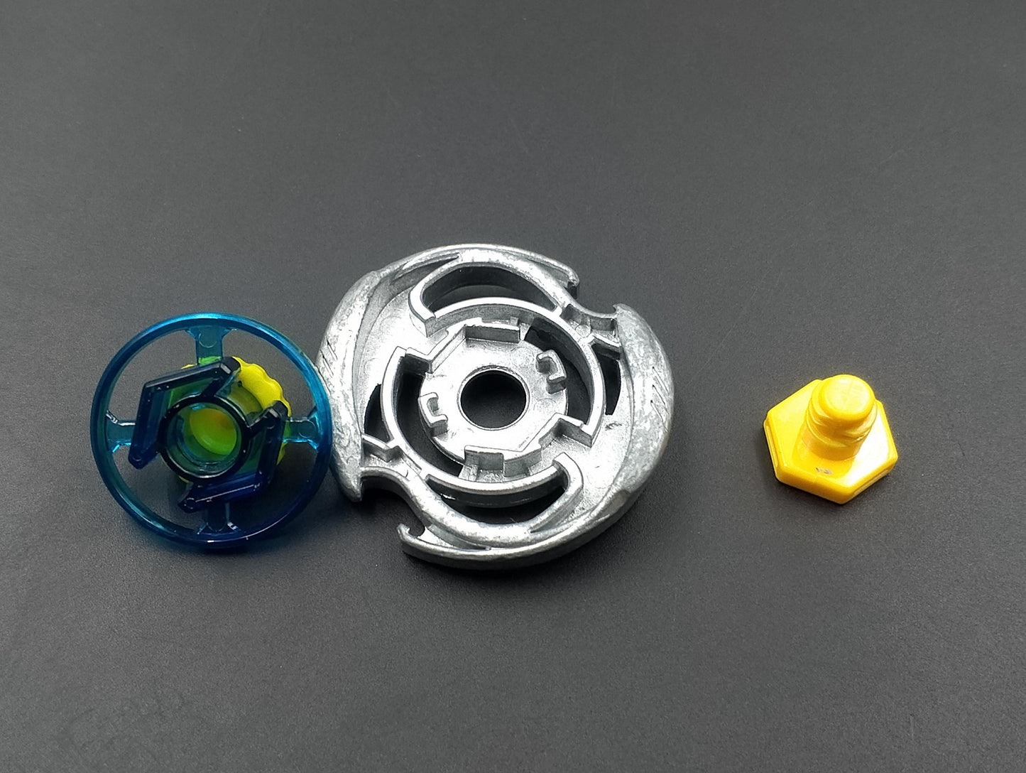 SKU BBM F11 | Beyblade metal fight Takara , Pisces DF145 Yellow