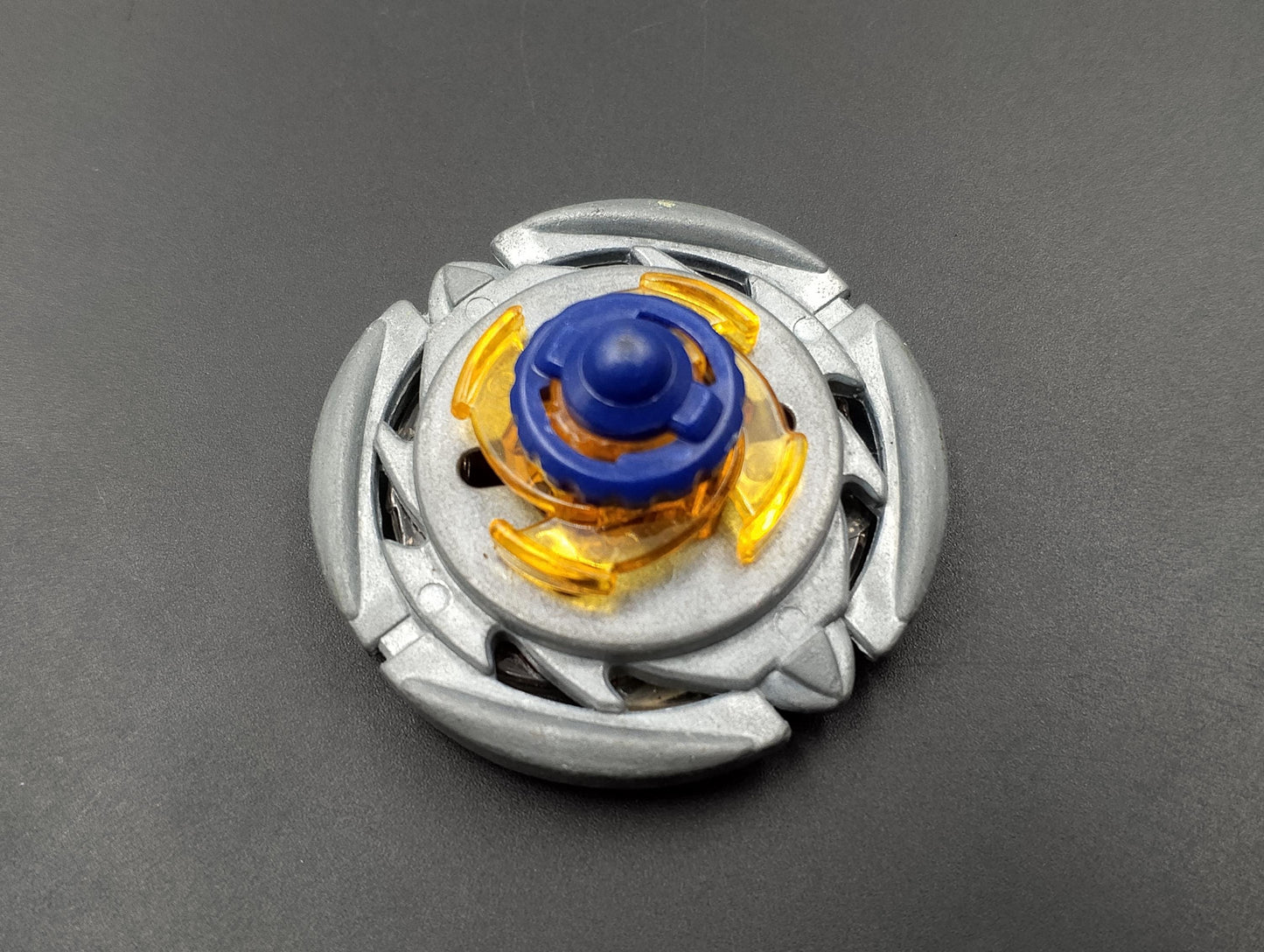 SKU BB03 F44 | Beyblade metal fight Takara , Capricorne Brown Bad condition