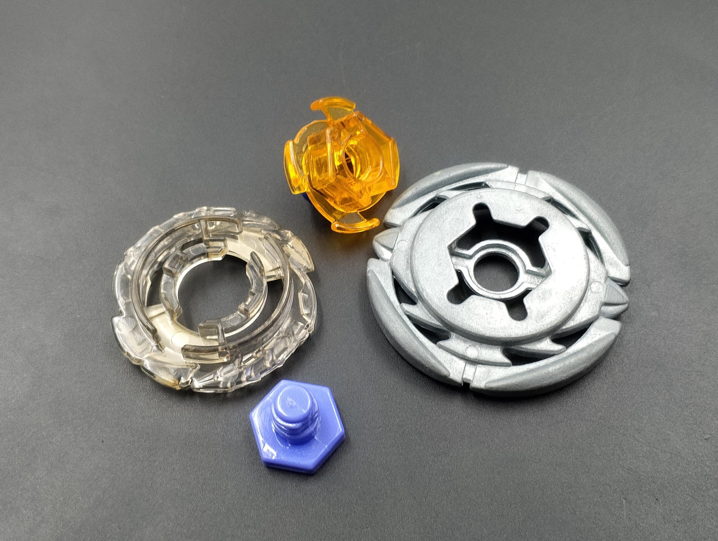 SKU BB03 F44 | Beyblade metal fight Takara , Capricorne Brown Bad condition