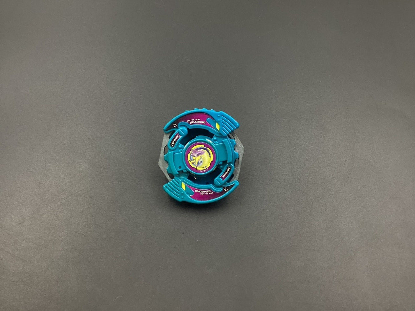 SKU BB2 F11 | Beyblade Takara , Sea Borg defense light blue Sunburned