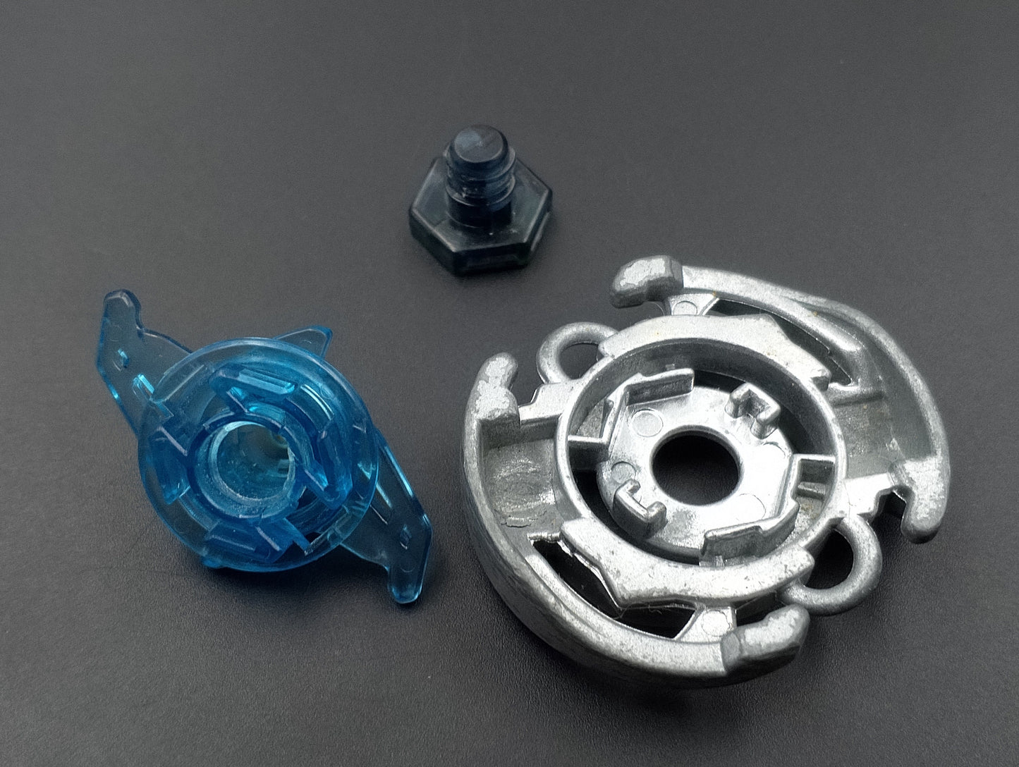 SKU BBM F7 | Beyblade Metal Figth Takara , Silver Bull 105D