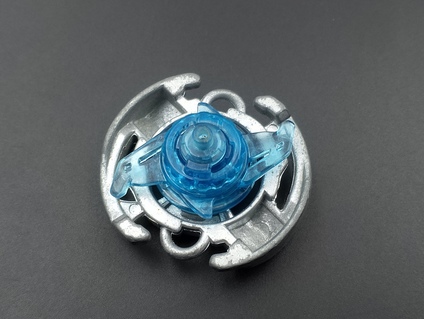 SKU BBM F7 | Beyblade Metal Figth Takara , Silver Bull 105D